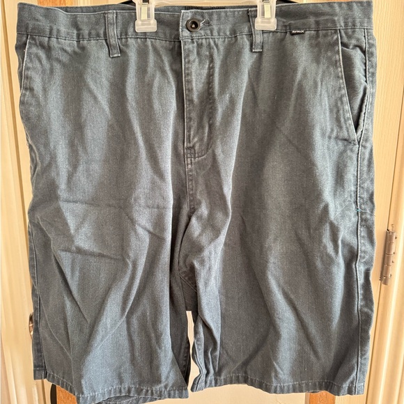 Men's Hurley Gray Casual Shorts - Picture 1 of 3